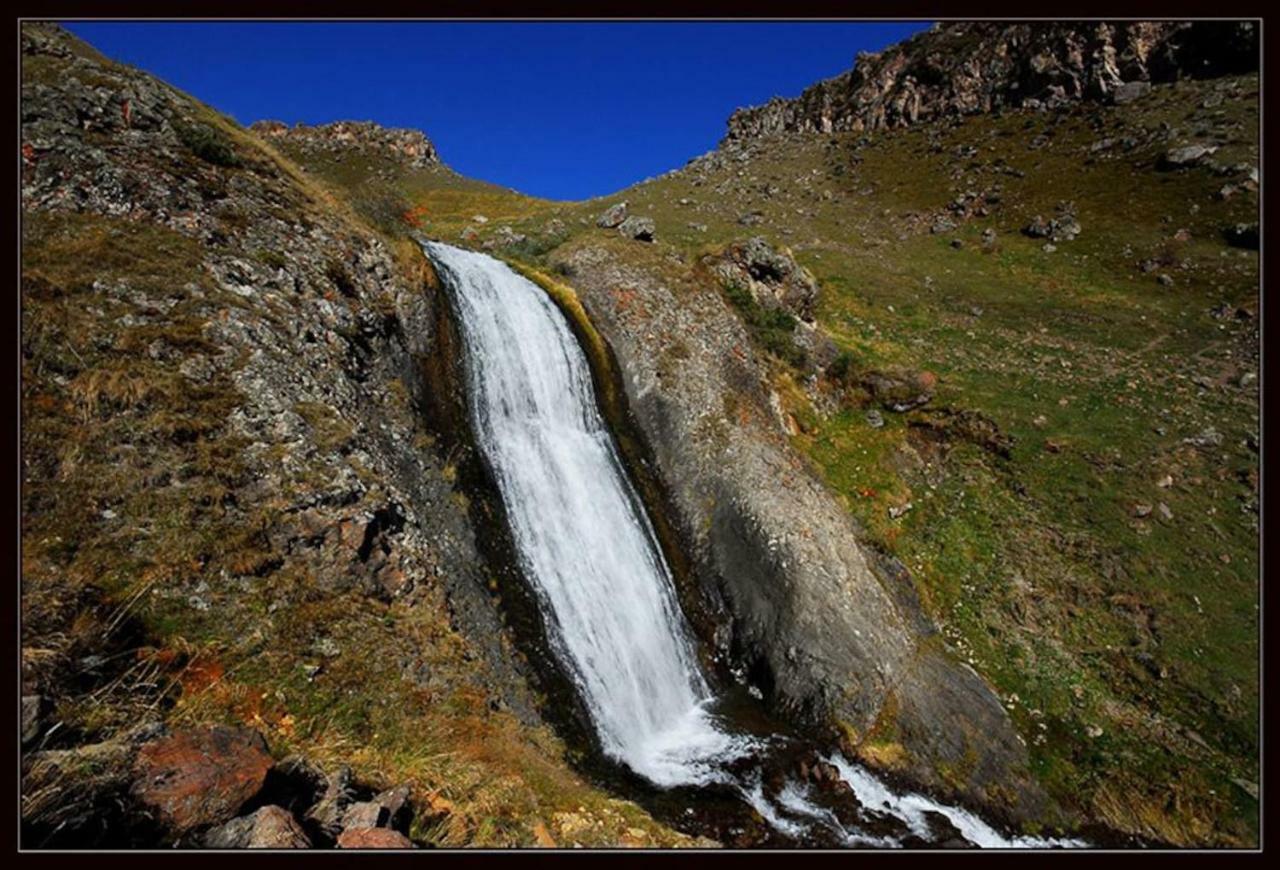 Nikolozi Ξενοδοχείο Kazbegi Εξωτερικό φωτογραφία